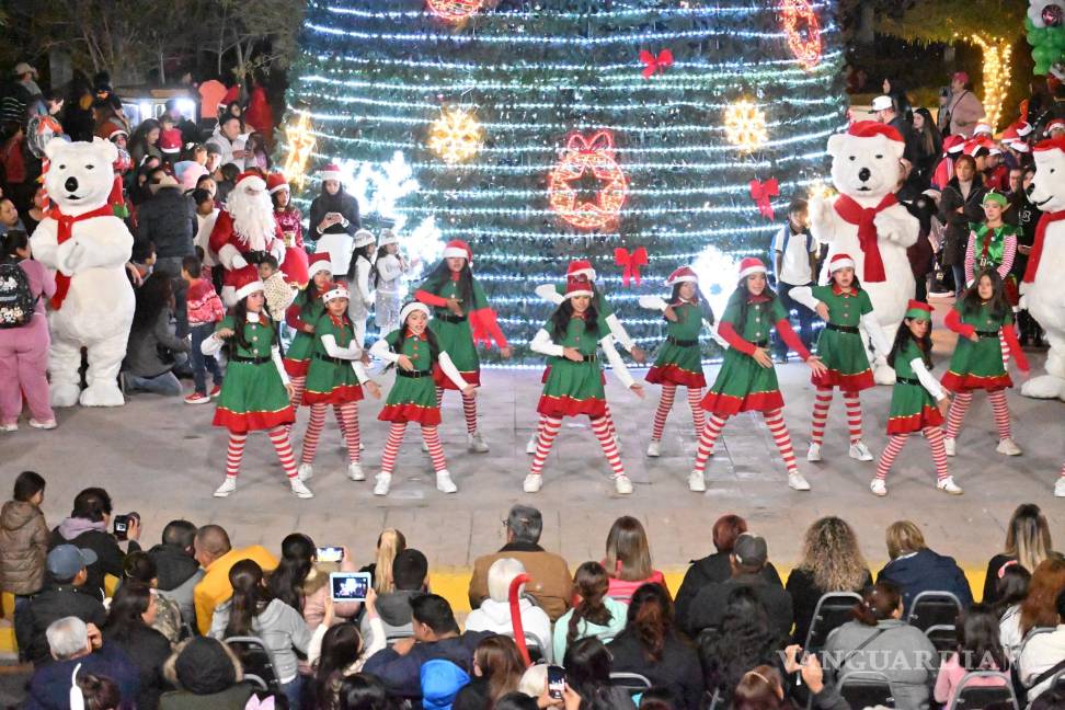$!Presentaciones artísticas llenaron de música y color la velada inaugural.