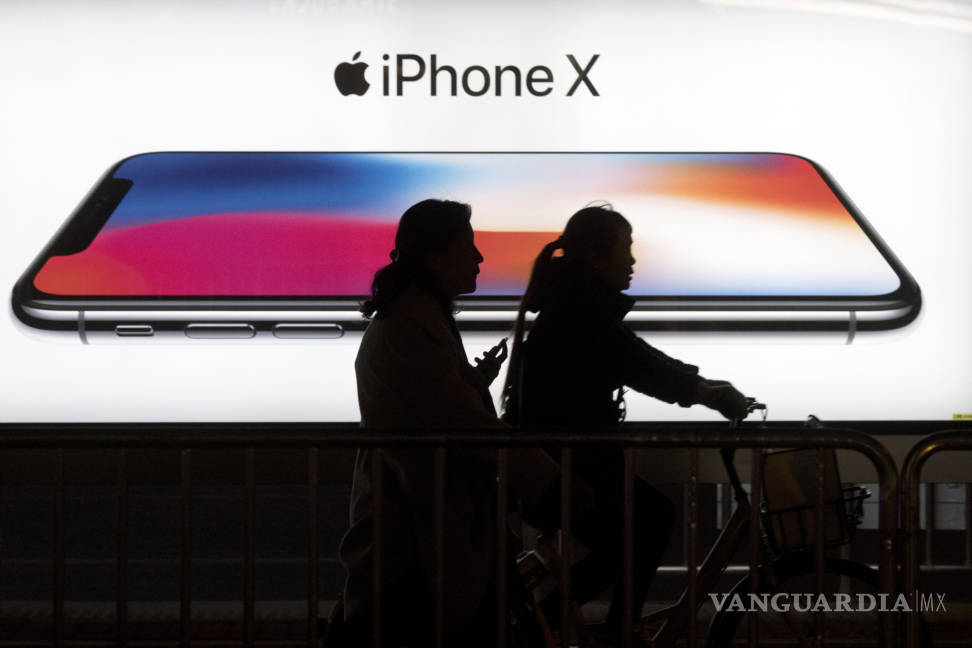 $!Investigan a Apple por ralentización de los iPhones