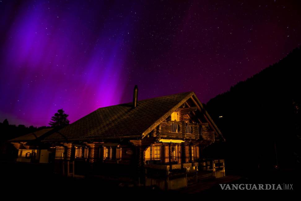 Inusual y potente tormenta solar pinta los cielos del hemisferio norte con coloridas auroras boreales (fotos)