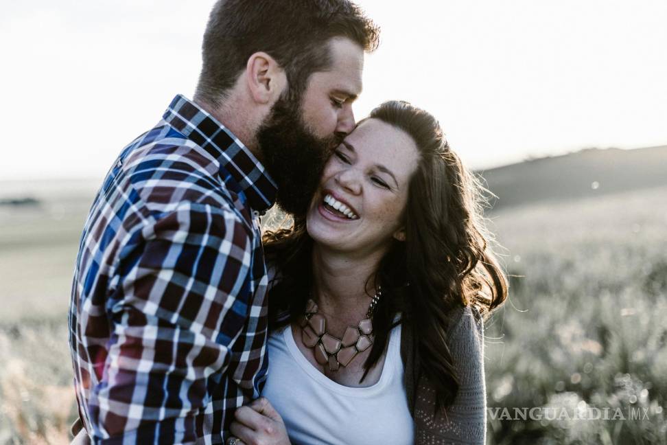 $!Hablarse como bebés en una relación puede fortalecer el vínculo emocional.