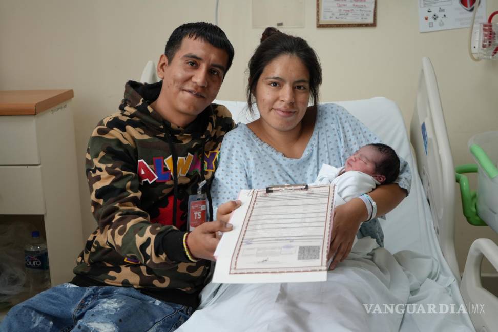 Reciben en Hospital Regional Materno Infantil al primer bebé del 2025 en Nuevo León