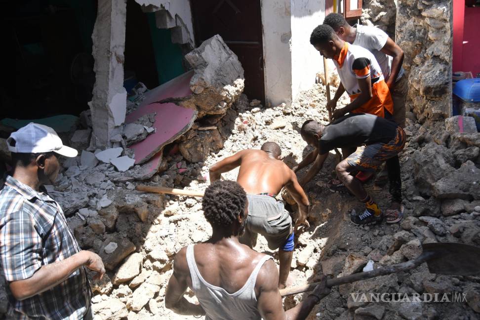 Asciende a 724 el número de muertos por el terremoto en Haití