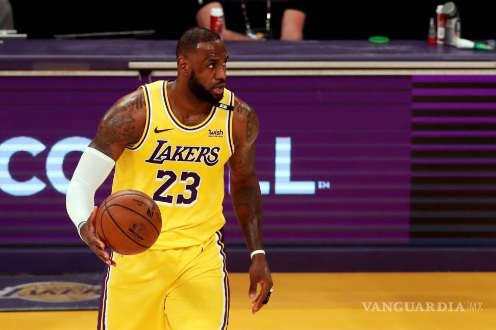 $!Los Ángeles Lakers que lidera LeBron James es el favorito de la Conferencia Oeste. EFE/EPA/Etienne Laurent