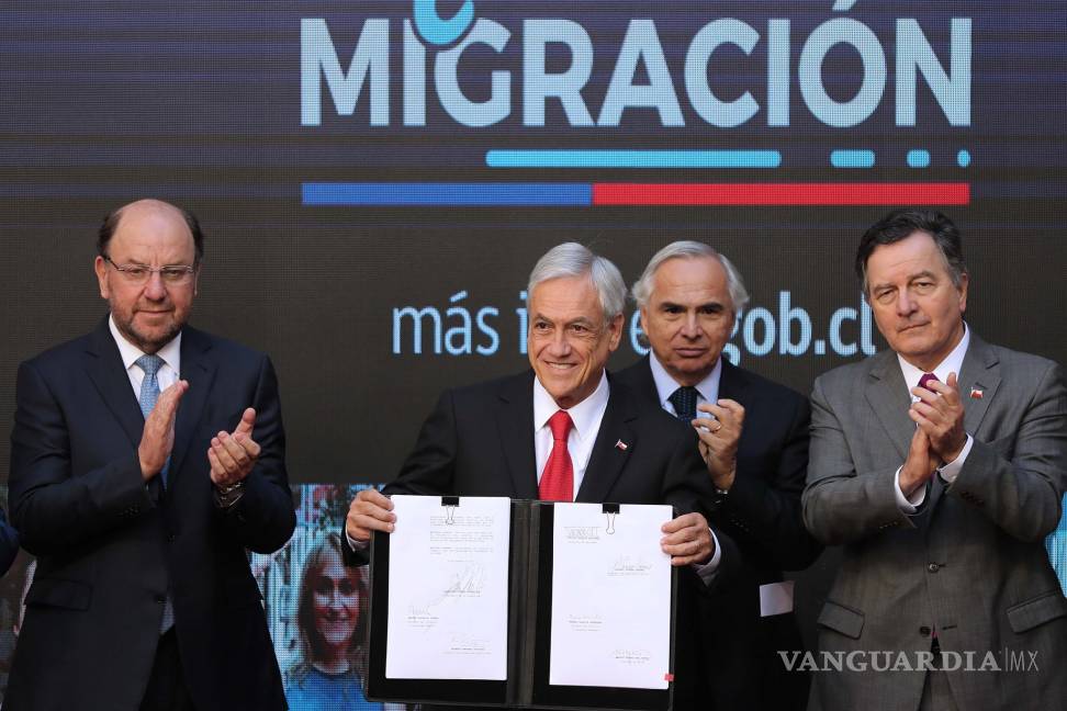 $!Sebastián Piñera anuncia en Chile la regularización gradual de 300 mil inmigrantes