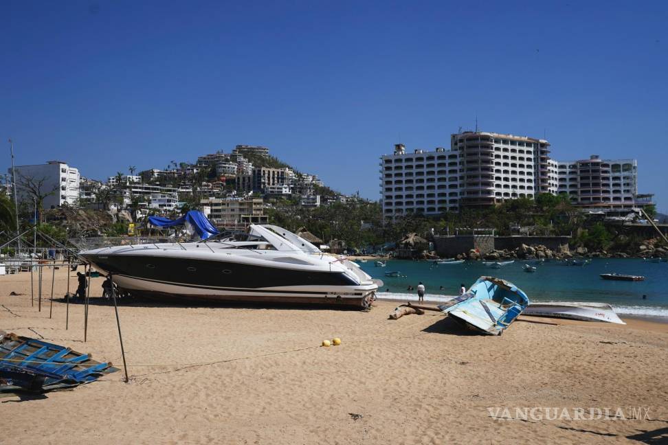 $!Barcos encallados dañados tras la devastación que dejó el paso del huracán Otis, en Acapulco, México, el domingo 12 de noviembre de 2023.