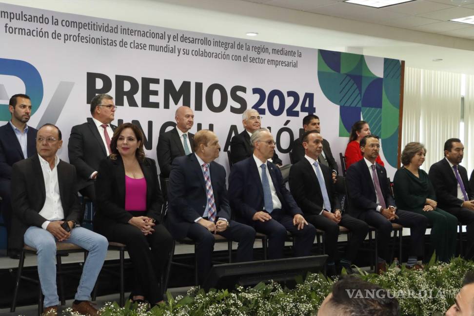 ¡Honor a quien honor merece! Entregan el Premio de Vinculación 2024 a estudiantes y maestros