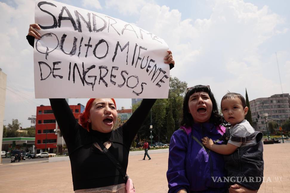 $!Protesta para exigir el cese de las políticas de limpieza social en contra de las mujeres trabajadoras sexuales y feministas en la alcaldía Cuauhtémoc.