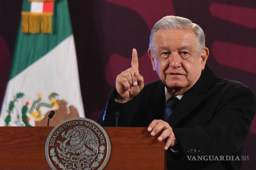 $!Andrés Manuel López Obrador, presidente de México, durante su intervención en la conferencia de prensa matutina realizada en Palacio Nacional, en la que se presentó el reporte sobre el abasto de medicamentos y megafarmacia. | Foto: Cuartoscuro
