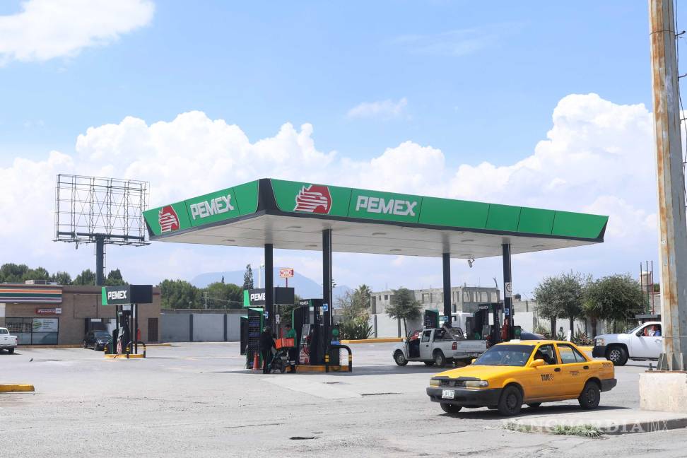 $!Abastecimiento garantizado: Despachadores aseguran que no ha faltado combustible en la capital coahuilense.