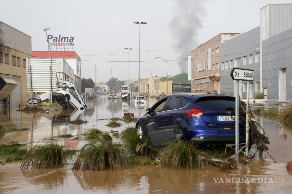 $!Vista general del polígono industrial de Sedaví anegado a causa de las lluvias torrenciales de las últimas horas.