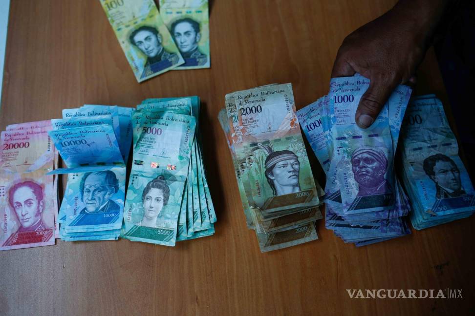 $!Exigen a Maduro suspensión 'inmediata' de la reconversión monetaria