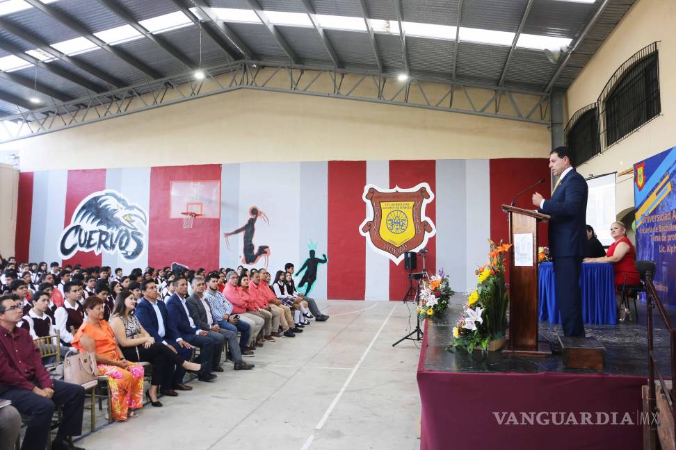$!Asistieron el rector Octavio Pimentel Martínez, la coordinadora de Unidad Sureste Eva Kerena Hernández Martínez, directores de escuelas y facultades, personal docente y administrativo, así como estudiantes.