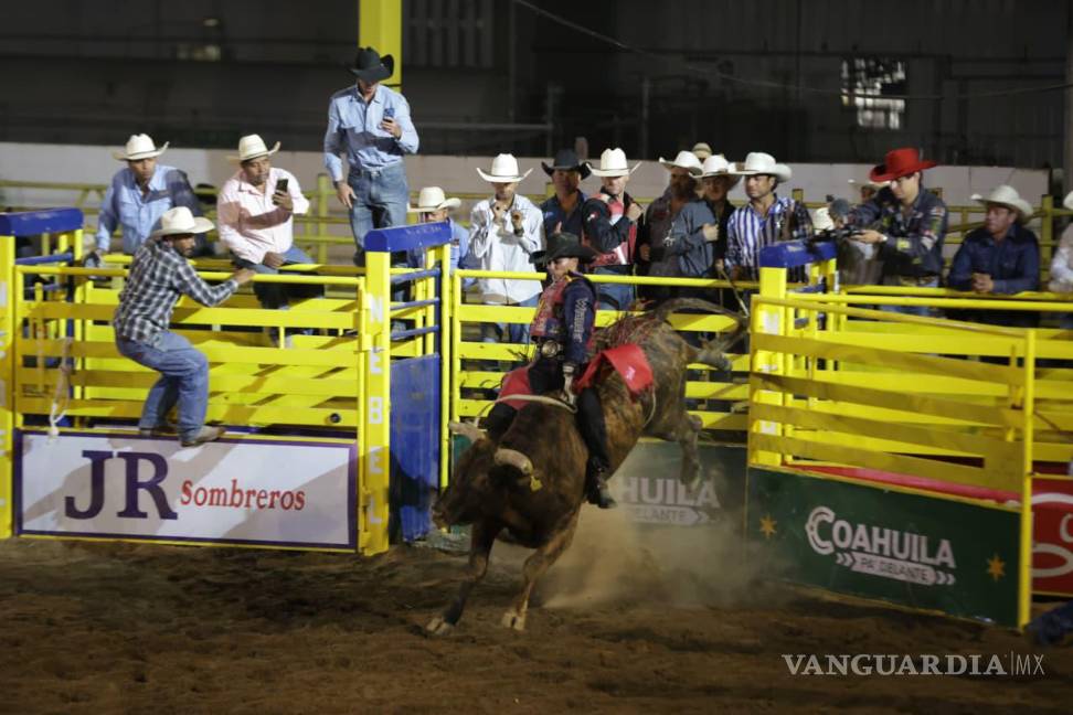 $!Daniel Arantes en la monta que le dio el campeonato.