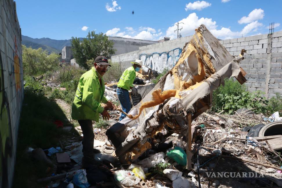 $!Todo tipo de deshechos son arrojados a los arroyos de la ciudad.