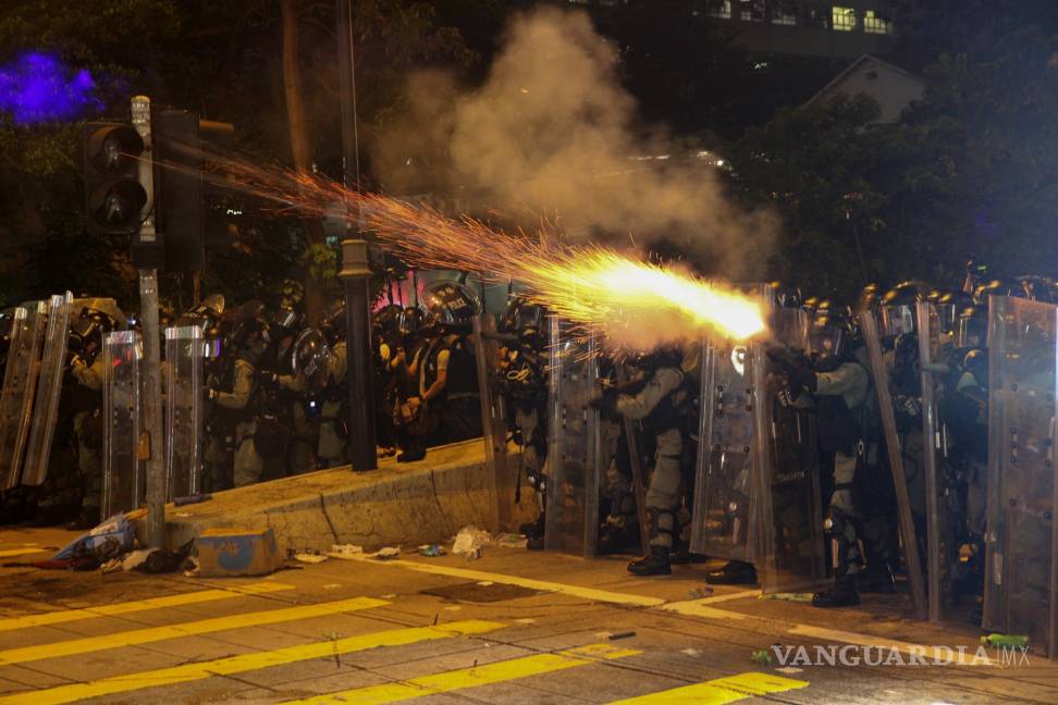 $!Hong Kong en caos por disturbios y enfrentamientos con la Policía