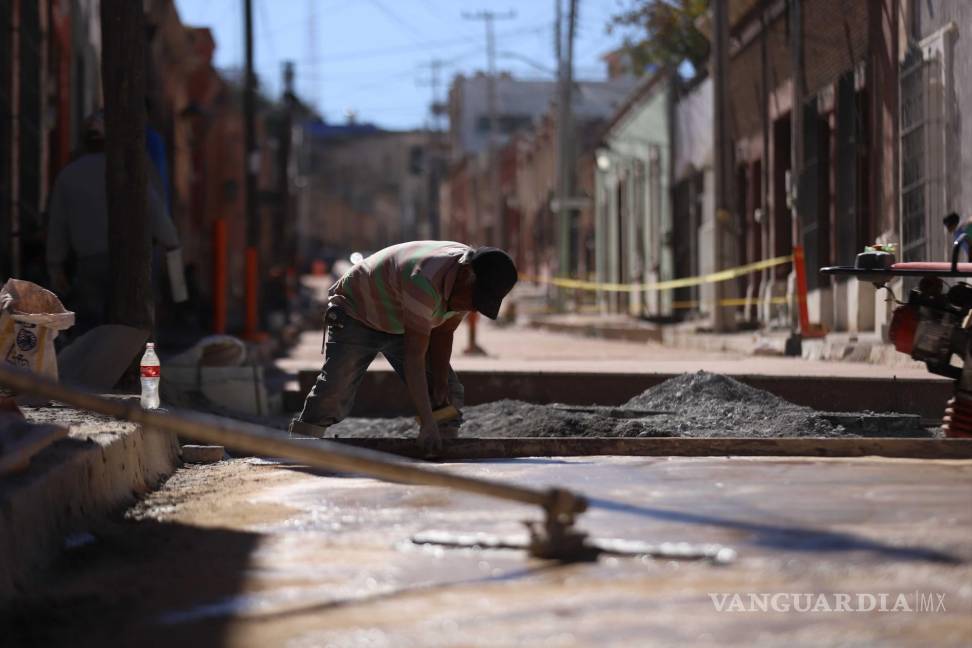 $!El avance en la rehabilitación de la calle General Cepeda es del 95%, con los trabajos de vaciado de concreto casi finalizados.