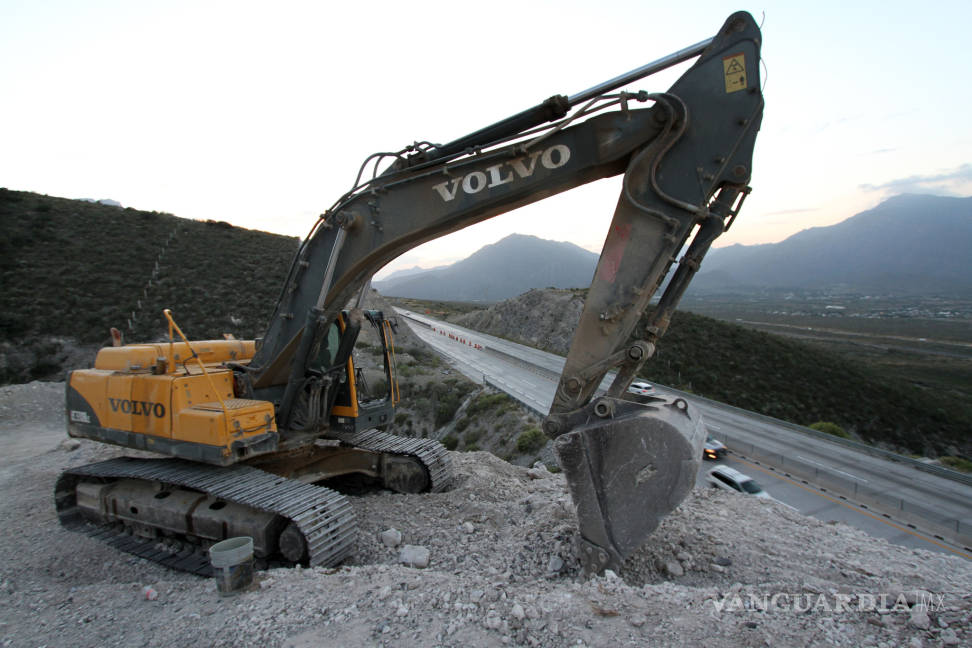 $!Aforo de camiones de carga representa más del 50% del flujo total de la autopista Saltillo-Monterrey