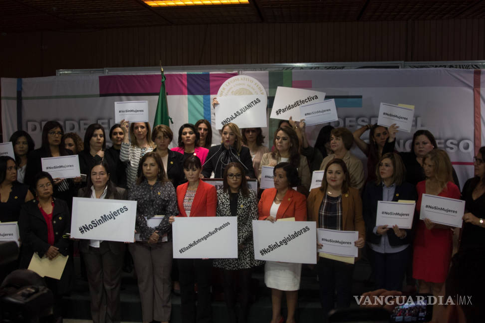 $!#NoSinMujeres Diputadas toman tribuna y denuncian violencia de género en Chiapas