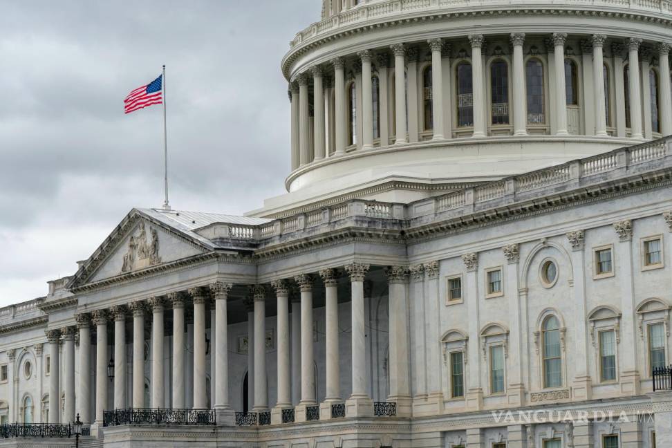 $!El Capitolio se ve en Washington. El gobierno de Estados Unidos se enfrenta a un cierre a menos que el Congreso logre superar un estancamiento presupuestario.