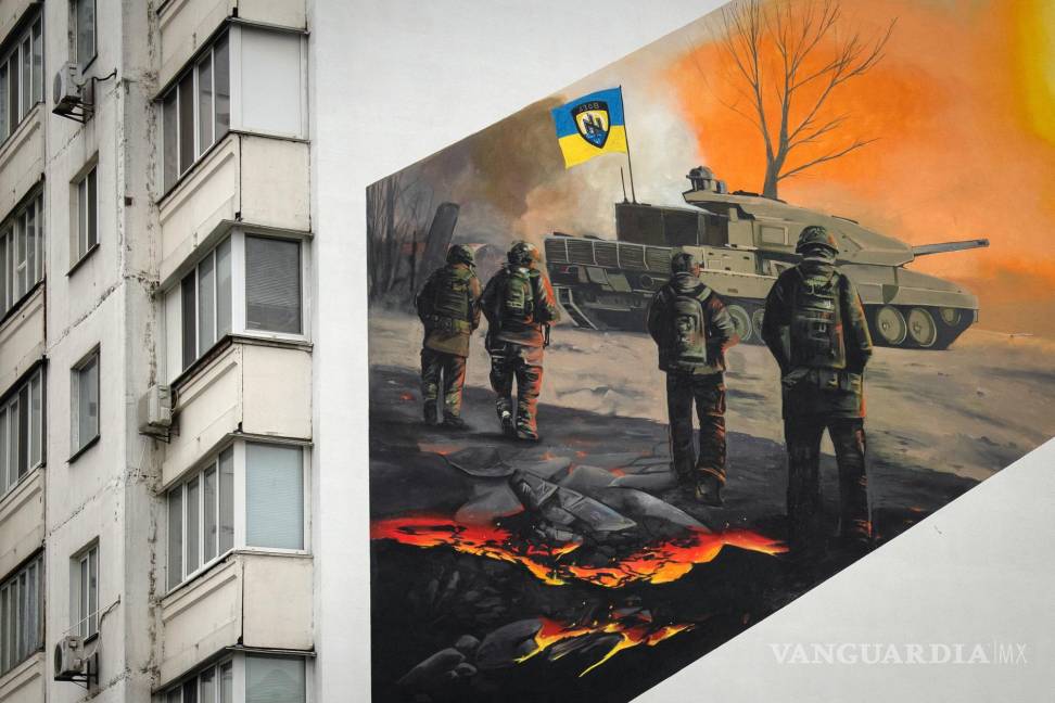 $!01/02/2024. Un mural muestra a soldados voluntarios de la 3ra Brigada de Asalto para honrar la memoria de su compañero Serhiy Mashovets en Kiev, Ucrania,.