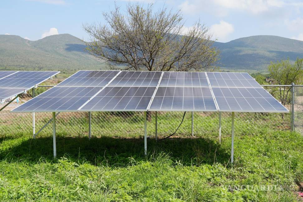 $!Con 11 paneles solares y una atarjea de 8 metros, la comunidad mejora su acceso al agua potable y reduce su dependencia energética.