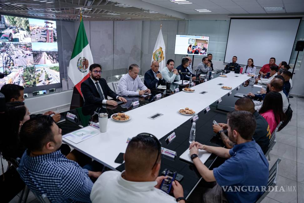 $!Representantes de fuerzas de seguridad, instituciones estatales y sociedad civil participaron en la reunión ordinaria de seguridad encabezada por el Ayuntamiento de Saltillo.