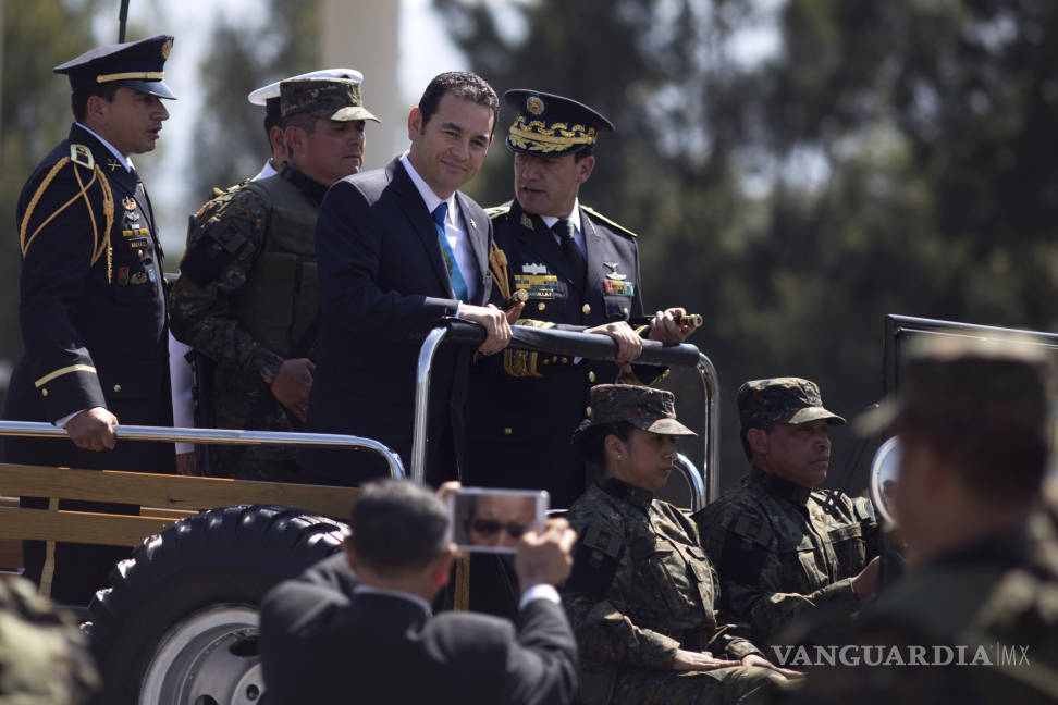 $!El presidente de Guatemala donará 60 % de su salario a educación y cultura