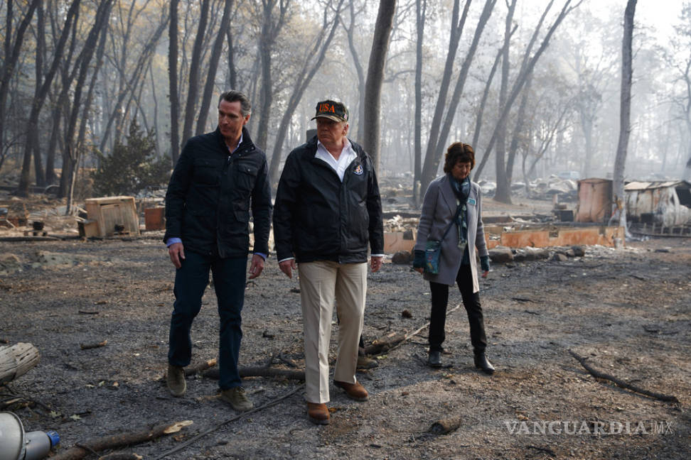 $!Trump visita zona devastada por incendios en California