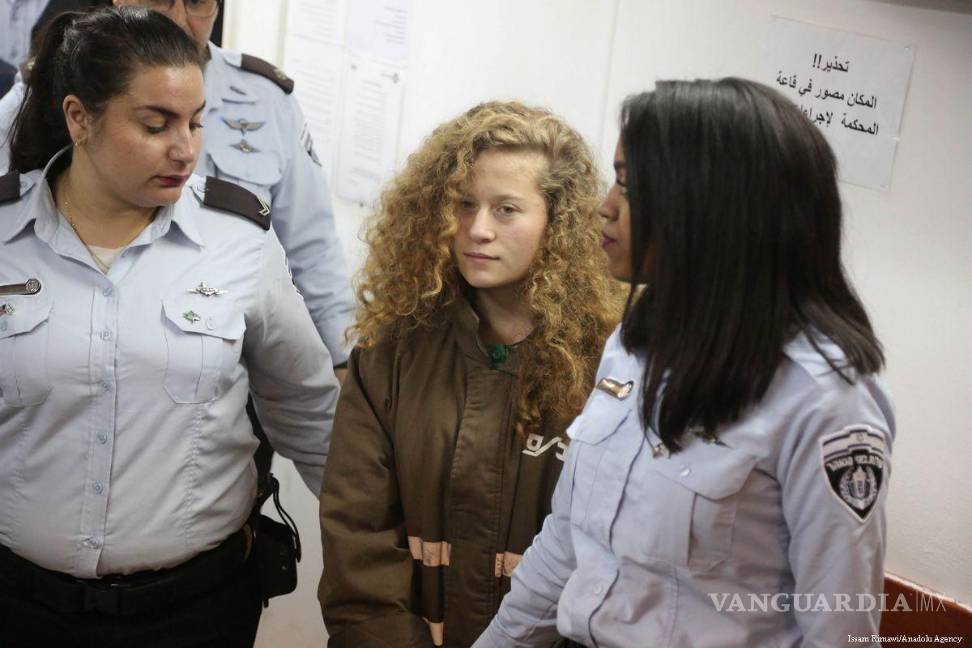 Podrían darle hasta 20 años de prisión a joven palestina por haber cacheteado a un soldado israelí