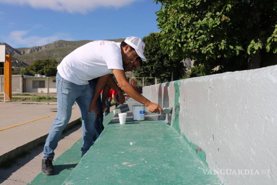 $!Municipio y empresa OXXO rehabilitan plaza de la colonia Las Luisas de Torreón