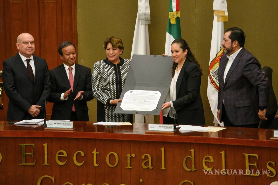 $!Delfina Gómez recibió su Constancia de Mayoría que la acredita como Gobernadora electa del Estado de México para el periodo 2023-2029 | Foto: Cuartoscuro
