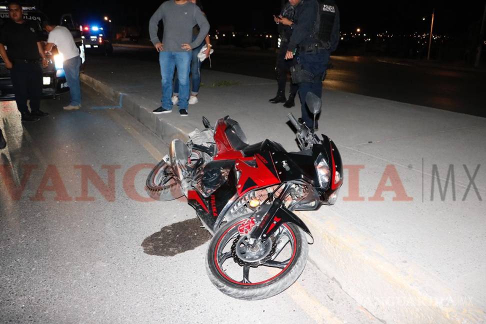 $!Motociclista grave tras accidente en colonia Anáhuac, Saltillo