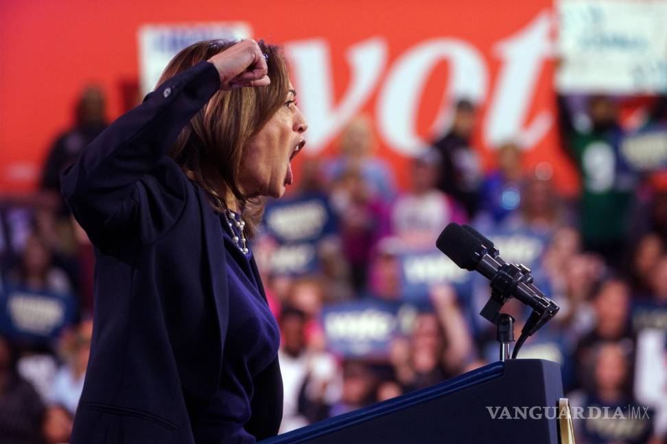 $!La vicepresidenta estadounidense y candidata presidencial demócrata, Kamala Harris, asiste a un evento de campaña en Filadelfia, Pensilvania.