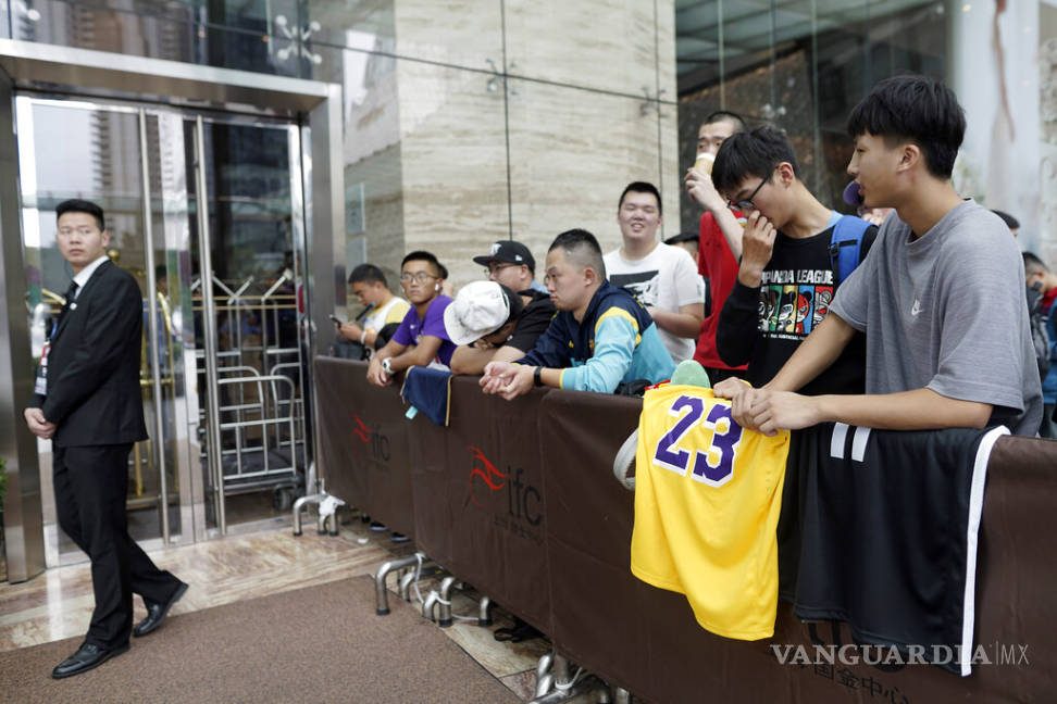 $!Cancelan en China evento NBA Cares con Lakers