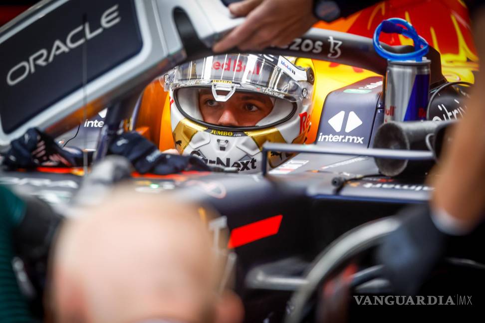 $!El neerlandés Max Verstappen de Red Bull abandonó el circuito al final de la carrera, esto debido a que carga con una penalización.