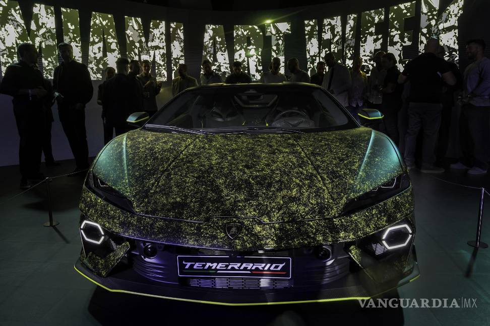 $!Fotografía que muestra el automóvil 'Temerario' de Lamborghini, su primer superdeportivo con un motor V8 biturbo, en la feria de Art Basel de Miami Beach.