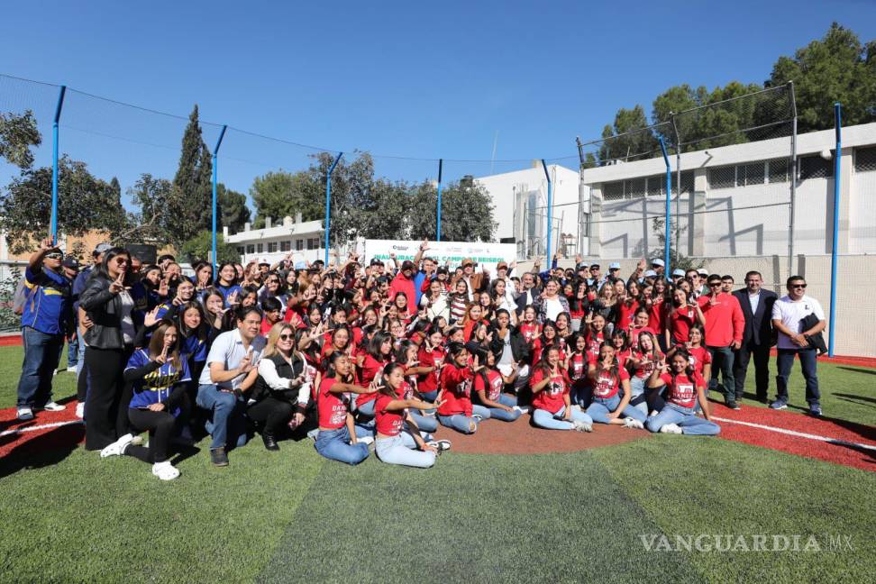 $!Funcionarios y alumnos de la UAdeC asistieron a la inauguración.