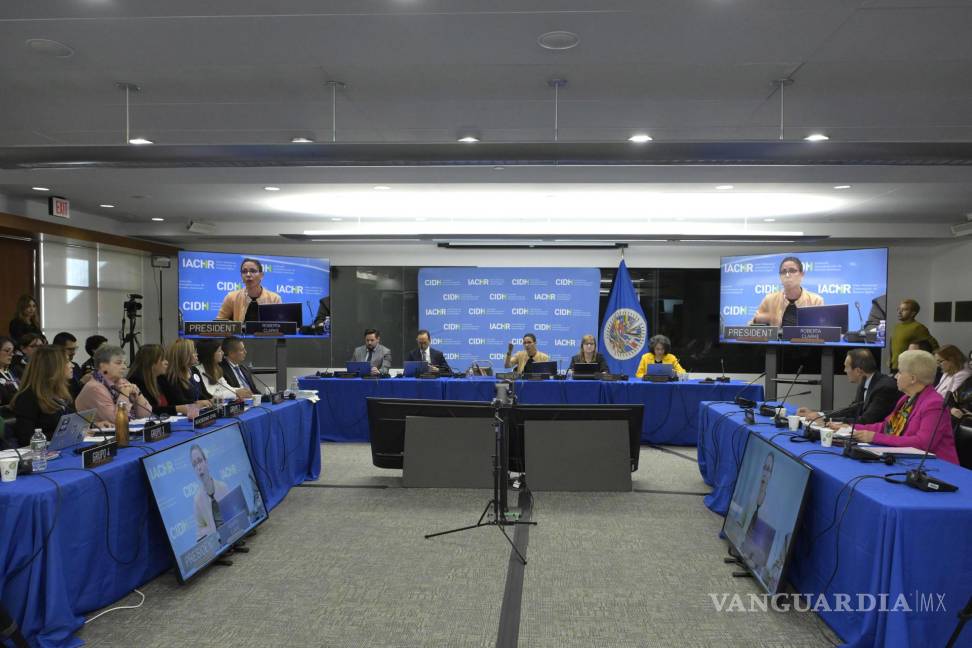 $!La presidenta de la Comisión Interamericana de Derechos Humanos, Roberta Clark (c), en la audiencia de la CIDH en Washington.