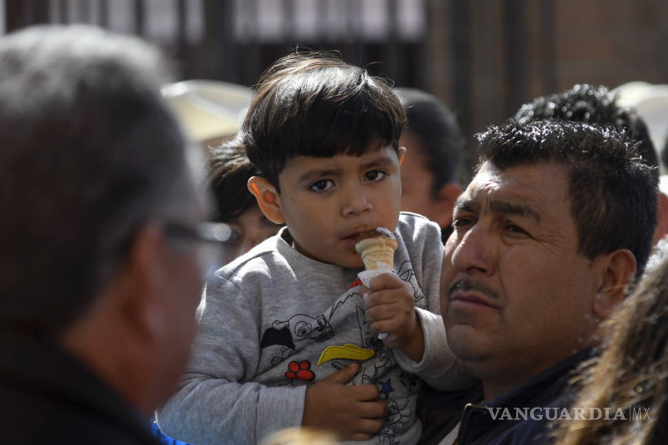 $!Cientos de saltillenses visitan el Santuario de Guadalupe (fotos)