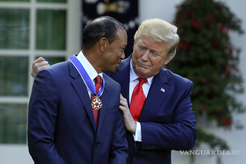 $!Trump concede Medalla de la Libertad al golfista Tiger Woods por su carrera