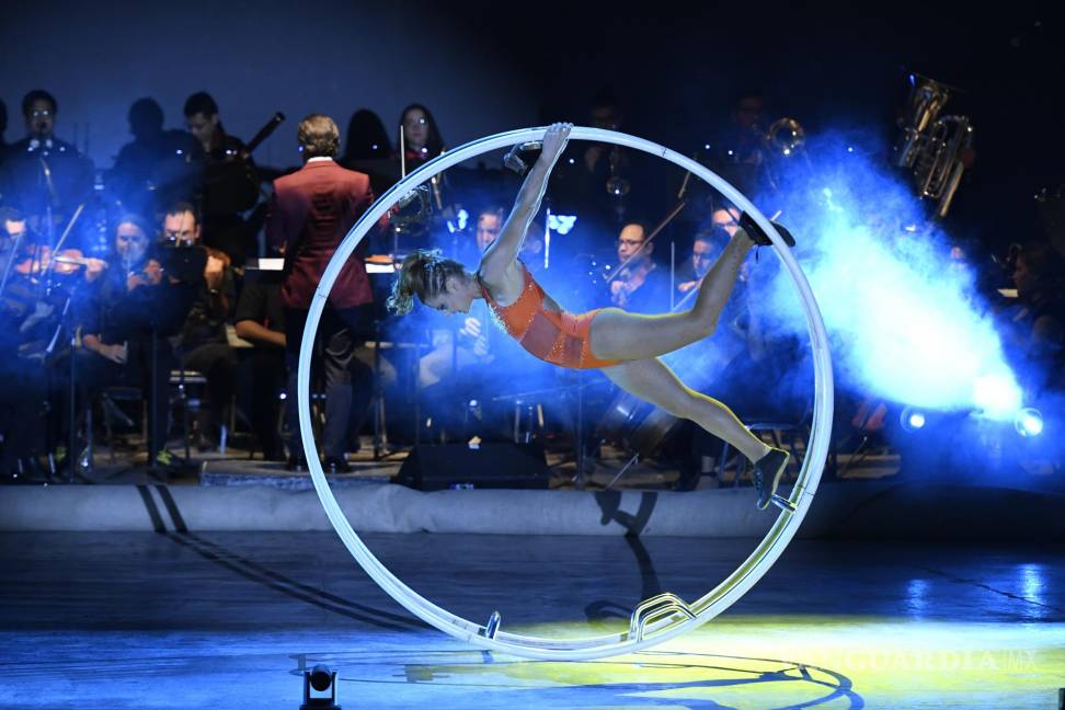 $!Contra la gravedad, Mirabile entrega un espectáculo de acrobacias, música y risas