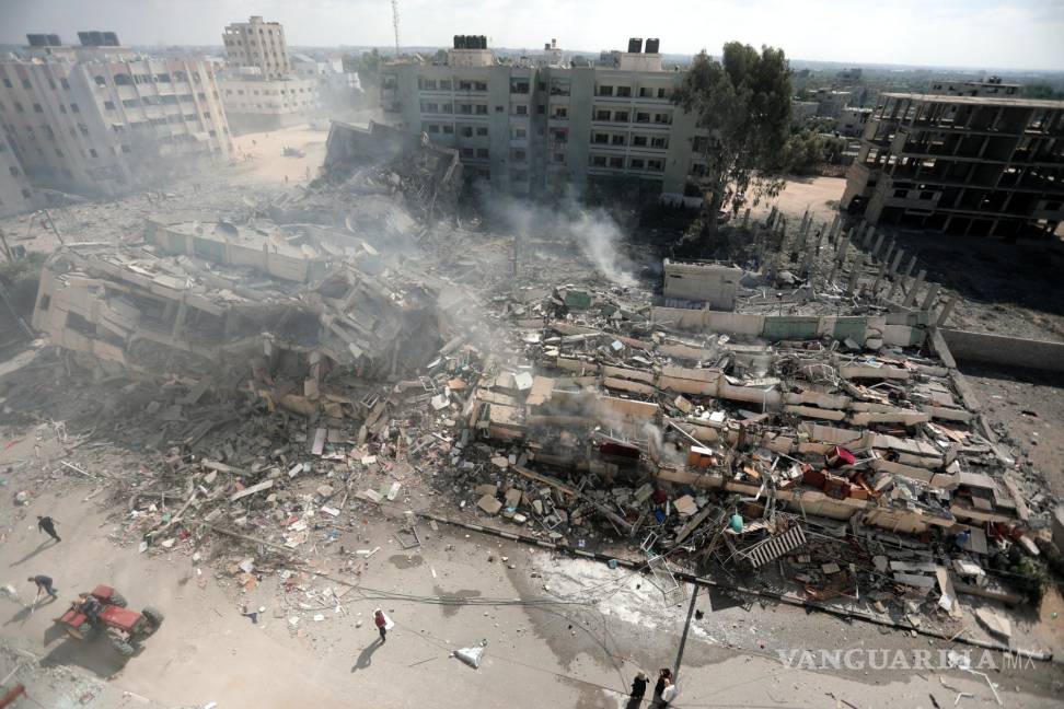 $!Vista de edificios destruidos tras ataques aéreos israelíes en Ciudad de Gaza, el jueves 19 de octubre de 2023.