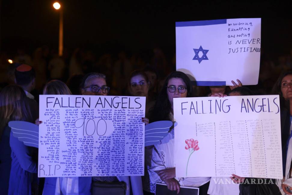 $!La gente participa en una vigilia por Israel organizada por la Comunidad Judía de Lisboa, Lisboa, Portugal.