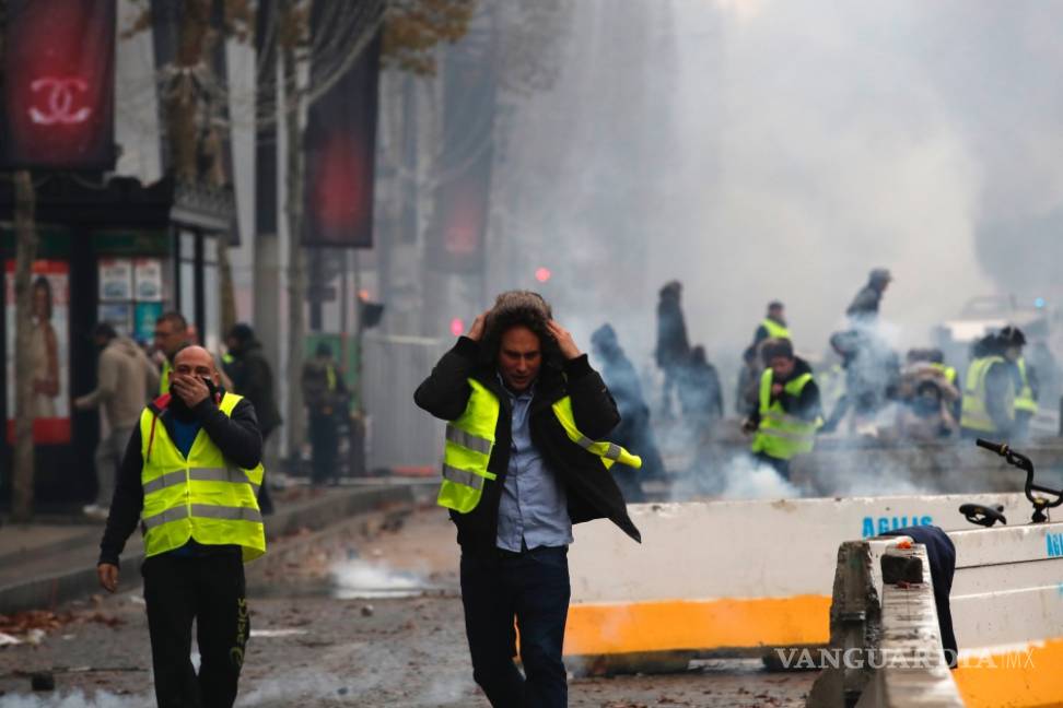 $!Violentos incidentes en París durante protesta por “gasolinazo”
