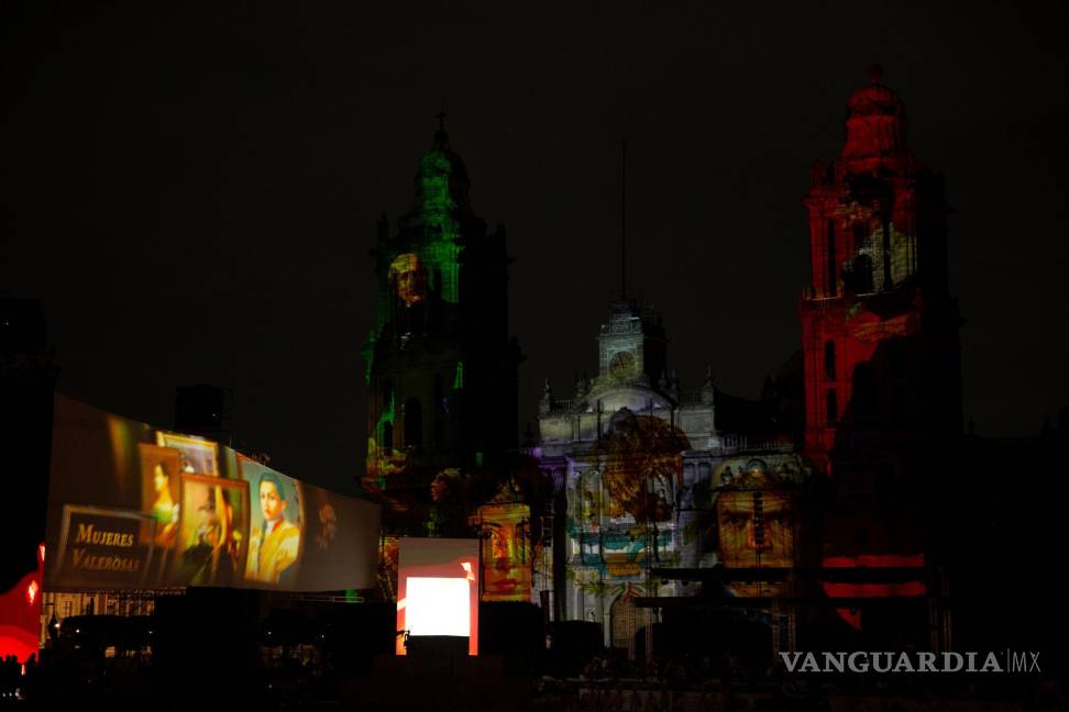 $!Fotografía que muestra un video Mapping en la catedral, durante la ceremonia del 200 aniversario de la consumación de independencia en Ciudad de México (México). EFE/Carlos Ramírez