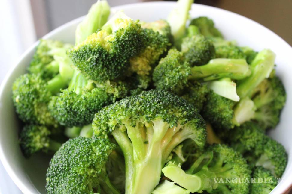 $!En esta versión, el brócoli blanqueado se cocina en aceite de oliva con ajo y anchoas.