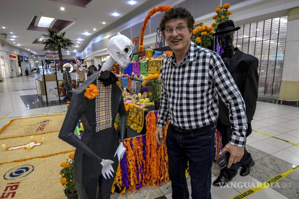 $!Rubén Aguirre Jr. agradece al público y al IESEC por el emotivo tributo a su padre, destacando su generosidad y amor por su tierra natal.