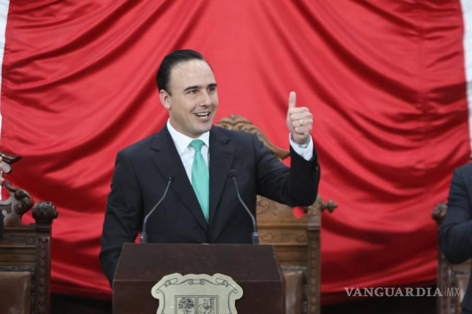 $!El gobernador Manolo Jiménez destacó la importancia que tiene la Constitución.