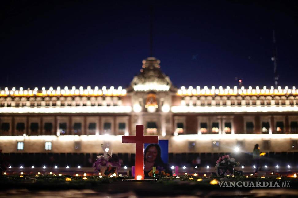 8M, cerca de 1,000 lápidas en el Zócalo de Ciudad de México recuerdan a las víctimas de feminicidio (fotos)