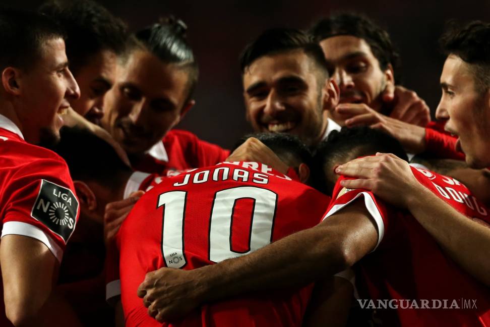 $!Jiménez jugó 10 minutos en victoria del Benfica